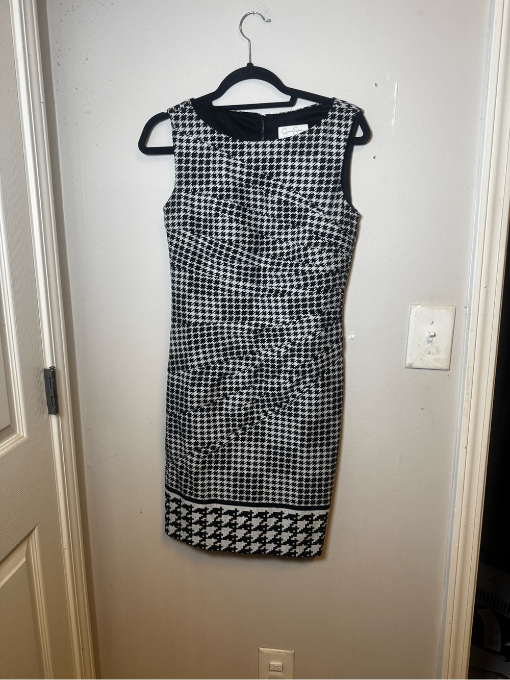 Jessica Simpson Houndstooth Sheath Dress - Black & White
